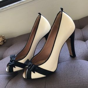 MARC JACOBS PEEP-TOE BOW PUMPS - Size 6